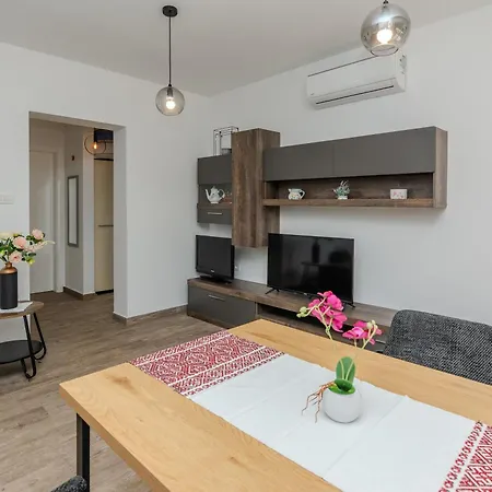 Apartment Mutak Vir