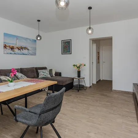 Apartment Mutak