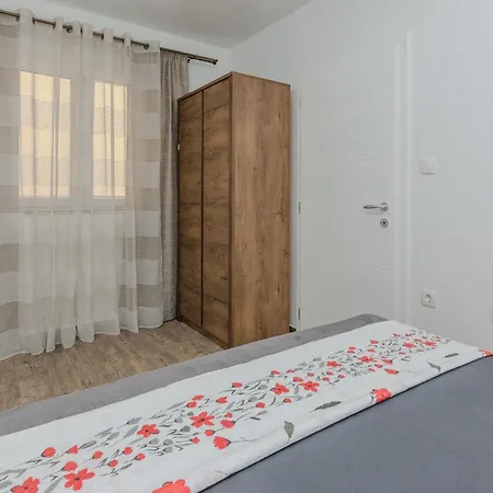 Mutak Apartment *